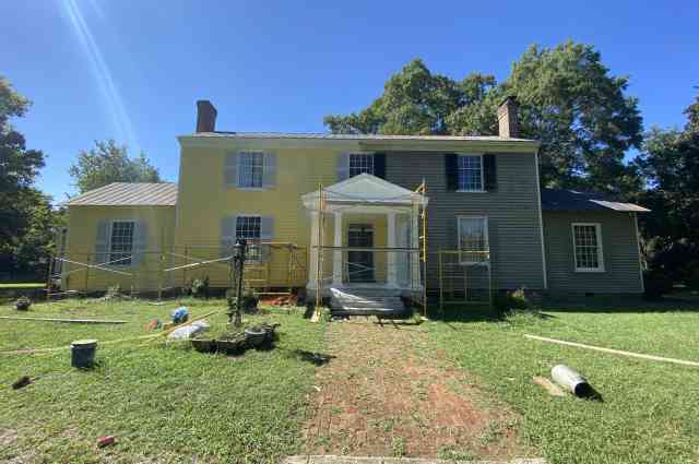 The Sunnyside Sisters Bed and Breakfast / Clarksville VA / Only right side to do