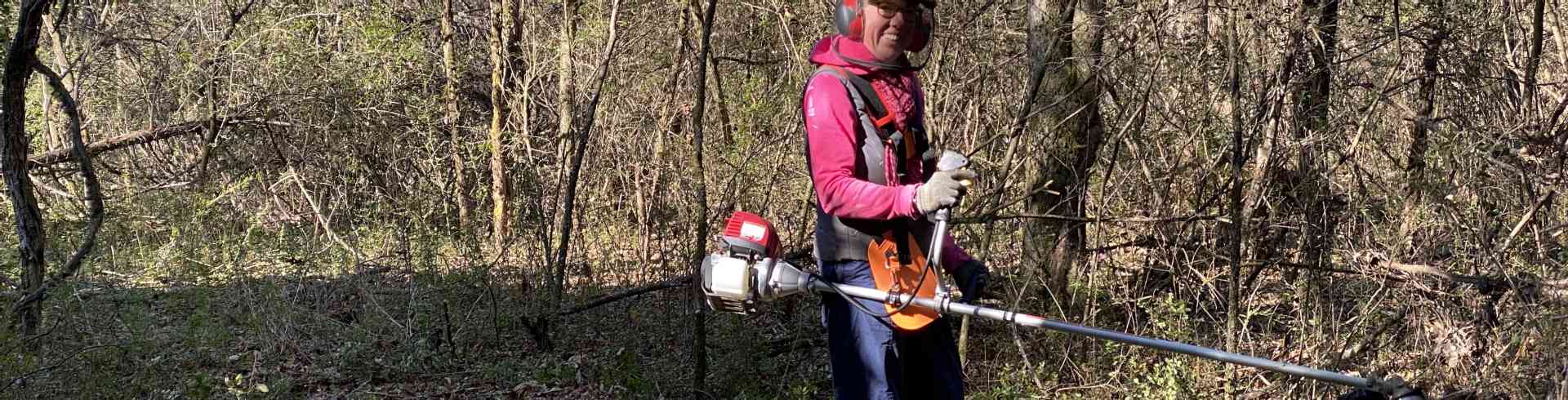 The Sunnyside Sisters Bed and Breakfast / Clarksville VA / Me and my bush trimmer🤣