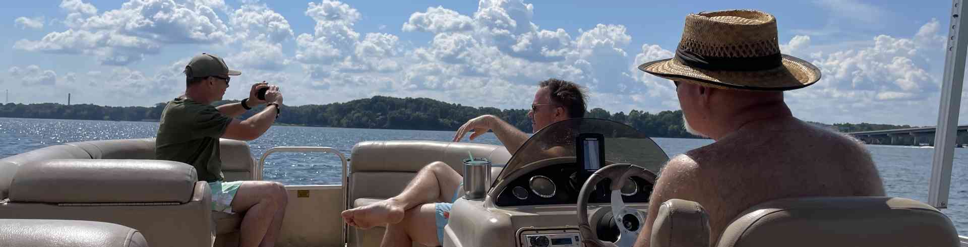 The Sunnyside Sisters Bed and Breakfast / Clarksville VA / On the boat - Lake Kerr