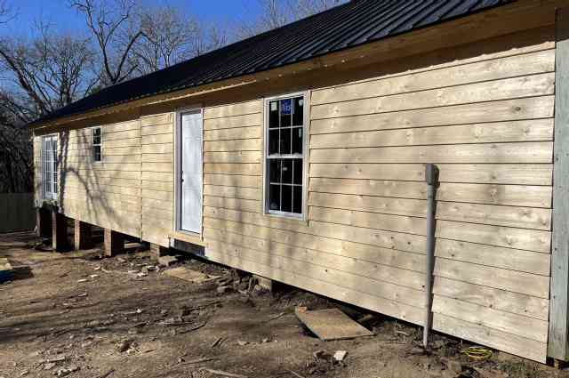 The Sunnyside Sisters Bed and Breakfast / Clarksville VA / Left side completely sided