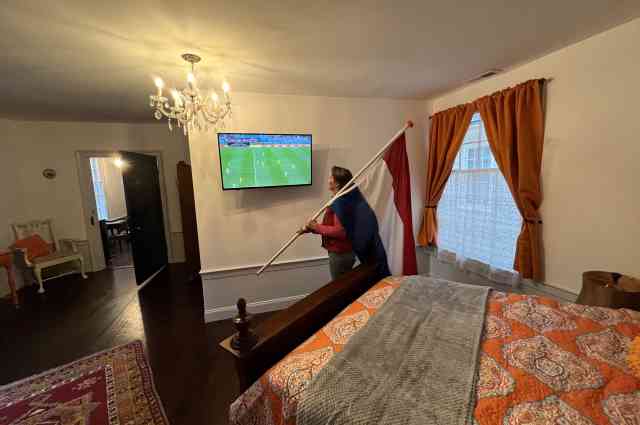 The Sunnyside Sisters Bed and Breakfast / Clarksville VA / Me with Dutch flag in the Orange room