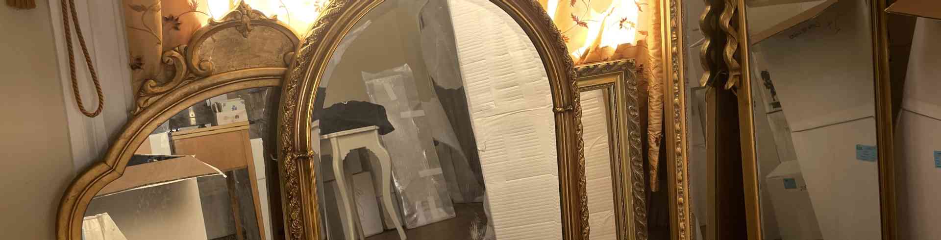 The Sunnyside Sisters Bed and Breakfast / Clarksville VA / Beautiful mirrors