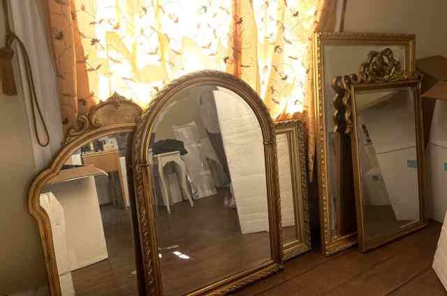 The Sunnyside Sisters Bed and Breakfast / Clarksville VA / Beautiful mirrors