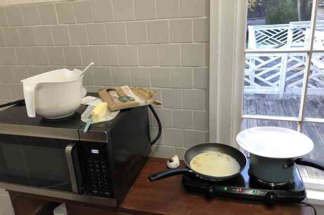 The Sunnyside Sisters Bed and Breakfast / Clarksville VA / Pancakes!