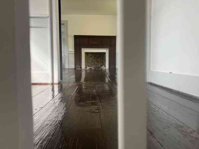 Oh my, we have been busy lately and a lot of things getting done: - floors backhouse are done including finisher, - mantels are stained, - shower glasses are…