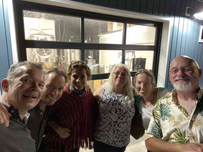 Yesterday my brother and his wife came and we have fun since. We did some touristy things today and tonight we met our friends Patty and Brad at the new Buggs…
