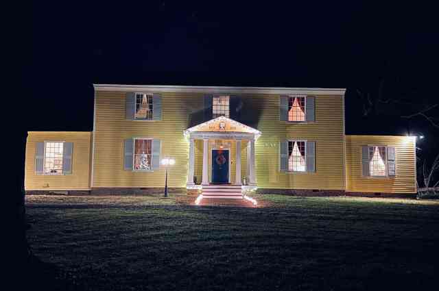 The Sunnyside Sisters Bed and Breakfast / Clarksville VA / Dressed up for the holidays!!!