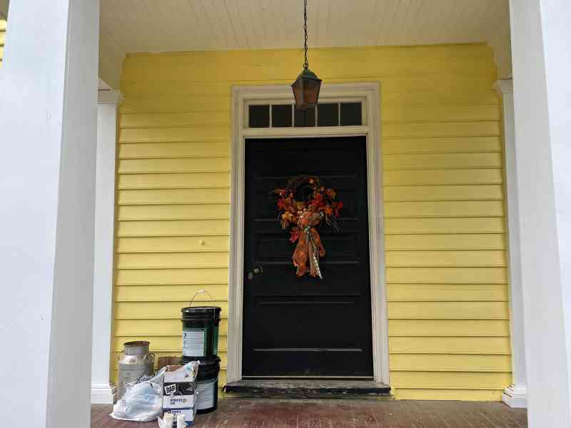 With a beautiful wreath in Fall theme (thank you Patty!!) on our front door we officially celebrate this beautiful season��!!! And....today we spray painted…