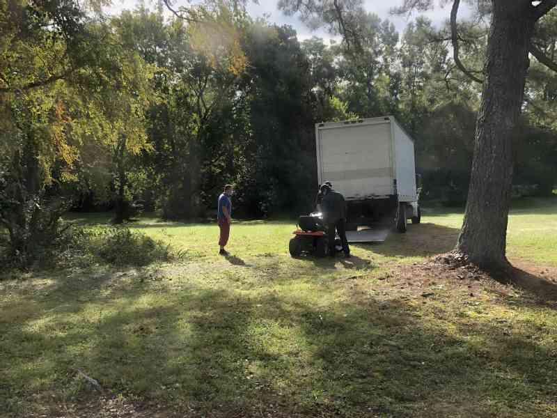 Just half a hour ago the riding lawn mower arrived  by Truck delivery. And we love it. It sits fantastic and rides like a train. Martijn will probably start…