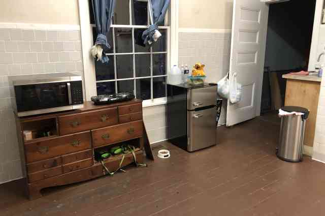 The Sunnyside Sisters Bed and Breakfast / Clarksville VA / Kitchen