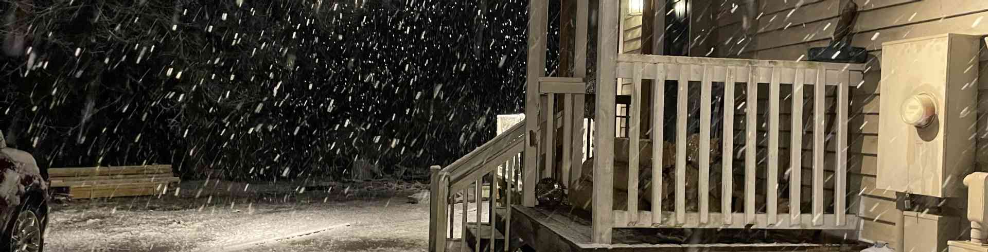 The Sunnyside Sisters Bed and Breakfast / Clarksville VA / Big snowflakes!!!