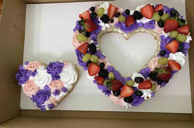 The Sunnyside Sisters Bed and Breakfast / Clarksville VA / Beautiful b’day cake 🍰 