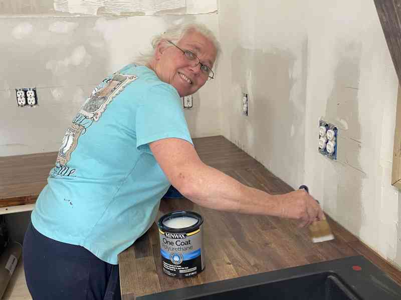Today our friends Patty and Brad helped us with so much: painting, moving, cleaning, sanding,etc.  And so now we have some more colors on the walls and have a…