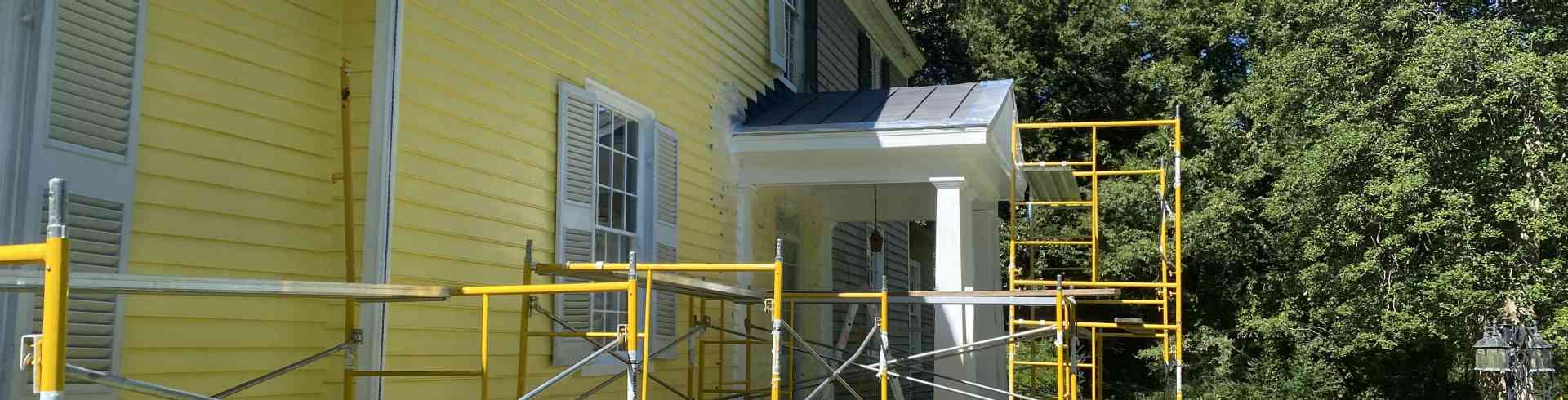 The Sunnyside Sisters Bed and Breakfast / Clarksville VA / We love the color!