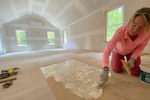 The Sunnyside Sisters Bed and Breakfast / Clarksville VA / Glueing subfloor