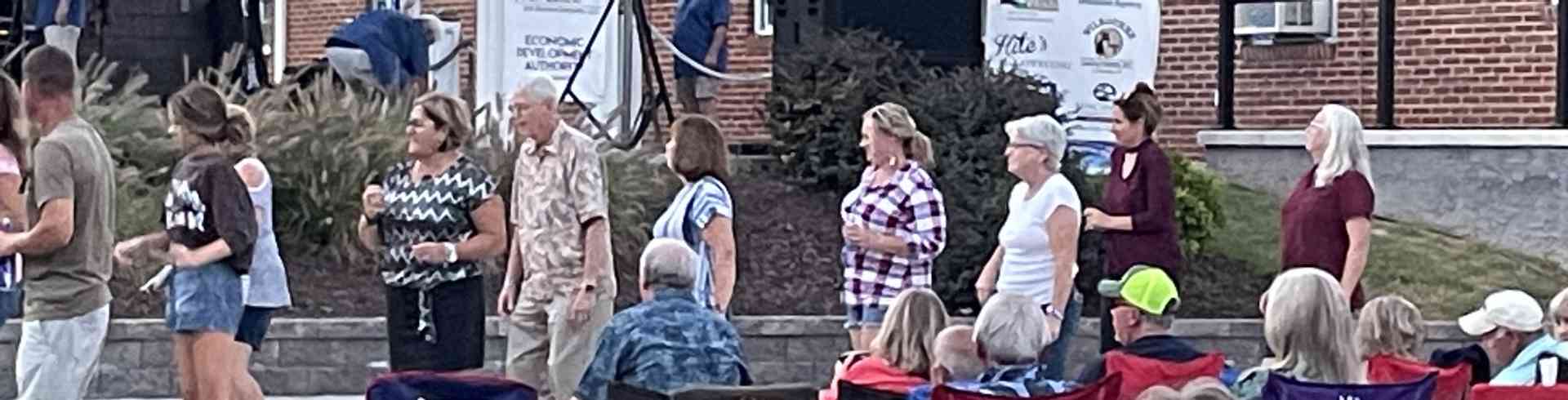 The Sunnyside Sisters Bed and Breakfast / Clarksville VA / Dancing  at Lake Life Live