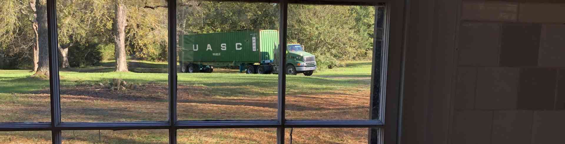 The Sunnyside Sisters Bed and Breakfast / Clarksville VA / Truck is coming