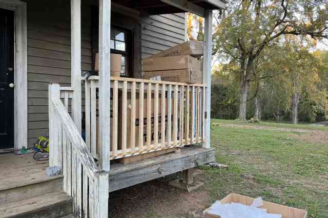 The Sunnyside Sisters Bed and Breakfast / Clarksville VA / Deck kitchen