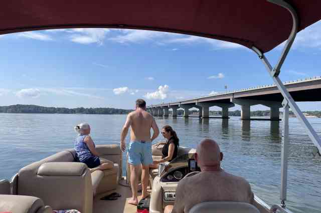 The Sunnyside Sisters Bed and Breakfast / Clarksville VA / On Lake Kerr aka Buggs Island Lake