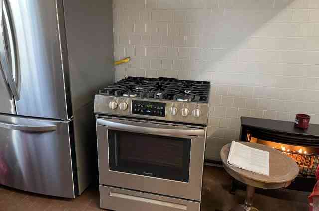 The Sunnyside Sisters Bed and Breakfast / Clarksville VA / Gas stove and fridge arrived!!!