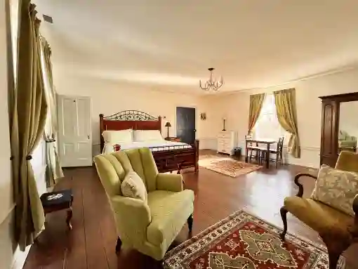 Sunnyside Sisters B&B / Clarksville VA / Miss Emily Suite