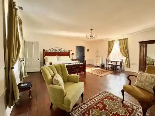 Sunnyside Sisters B&B / Clarksville VA / Miss Emily Suite