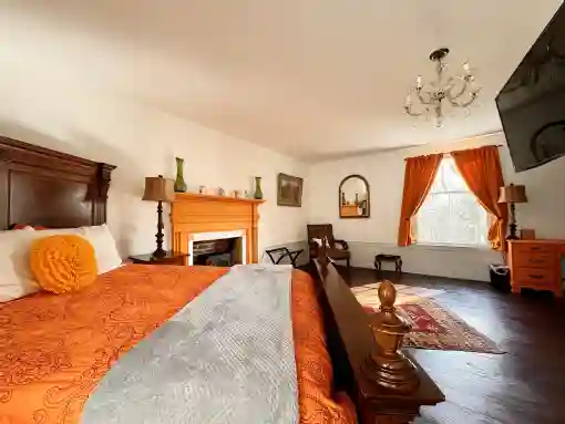 Sunnyside Sisters B&B / Clarksville VA / Miss Bella Suite