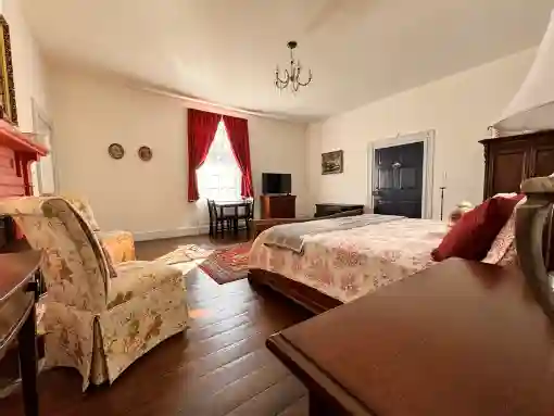 Sunnyside Sisters B&B / Clarksville VA / The ‘Old’ Miss Suite