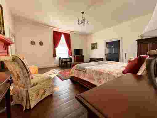 Sunnyside Sisters B&B / Clarksville VA / The ‘Old’ Miss Suite