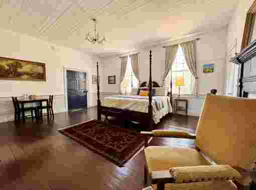 Sunnyside Sisters B&B / Clarksville VA / Miss Agnes Suite