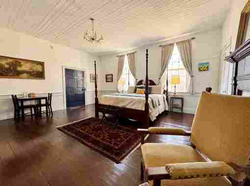 Sunnyside Sisters B&B / Clarksville VA / Miss Agnes Suite