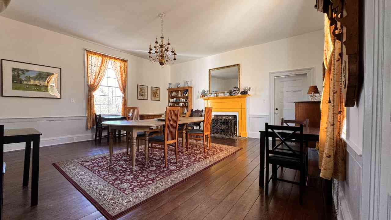 The Sunnyside Sisters Bed and Breakfast / Clarksville VA / Breakfast / ‘The Prophecy’ room