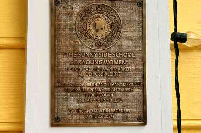 The Sunnyside Sisters Bed and Breakfast / Clarksville VA / Bronze plaque