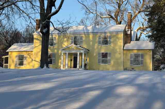 The Sunnyside Sisters Bed and Breakfast / Clarksville VA / Sunnyside Sisters B&B in the snow!