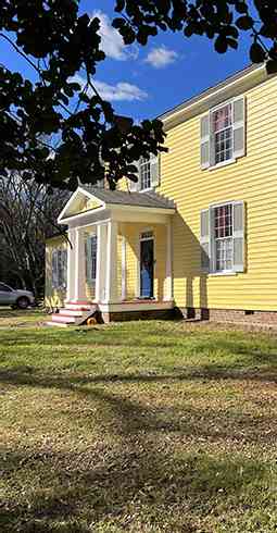 The Sunnyside Sisters Bed and Breakfast / Clarksville VA / B & B