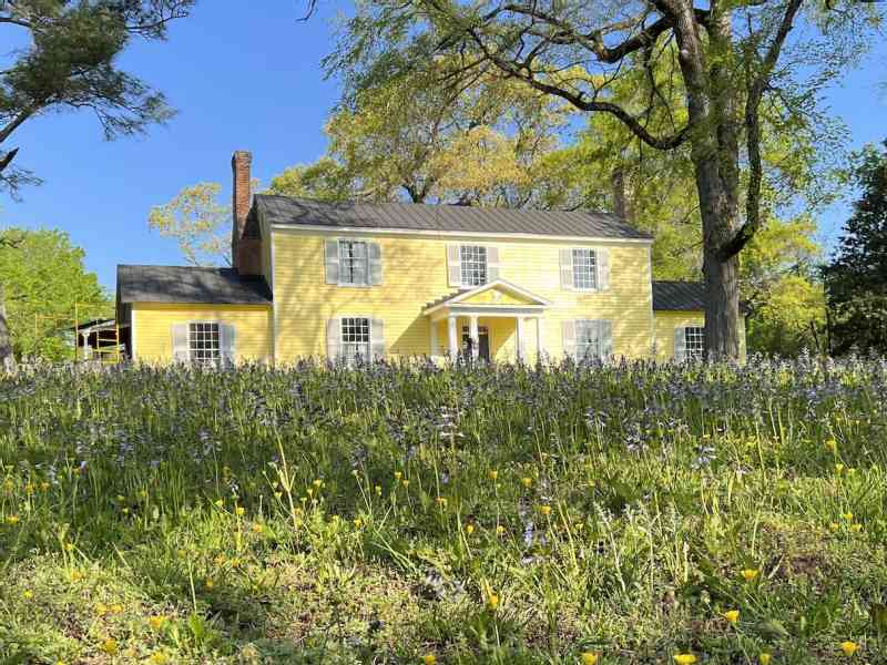 The Sunnyside Sisters Bed and Breakfast, with a Dutch Touch.  Located in Clarksville VA, only Town on lake Kerr. The B&B has large and newly renovated rooms