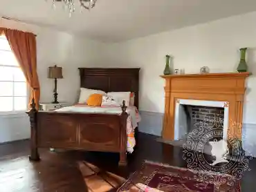 The Sunnyside Sisters Bed and Breakfast, with a Dutch Touch. / Clarksville VA / Miss Bella Suite