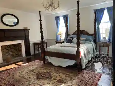 The Sunnyside Sisters Bed and Breakfast, with a Dutch Touch. / Clarksville VA / Miss Mildred Suite