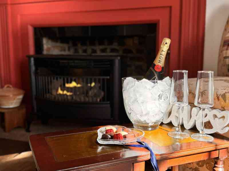 Book for your Valentine a romantic getaway at the Sunnyside Sisters B&B. Add for the ultimate Valentine experience an extra $80 or $150 and we serve Breakfast…